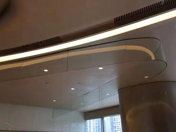 玻璃挡烟垂壁